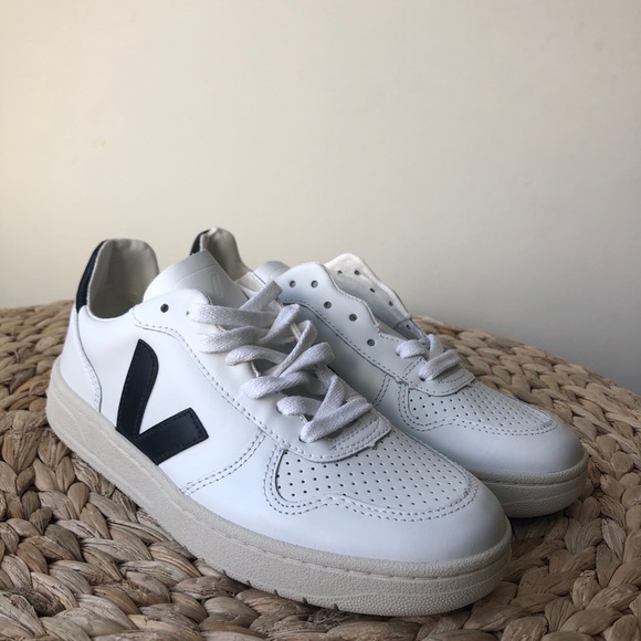 veja black and white trainers